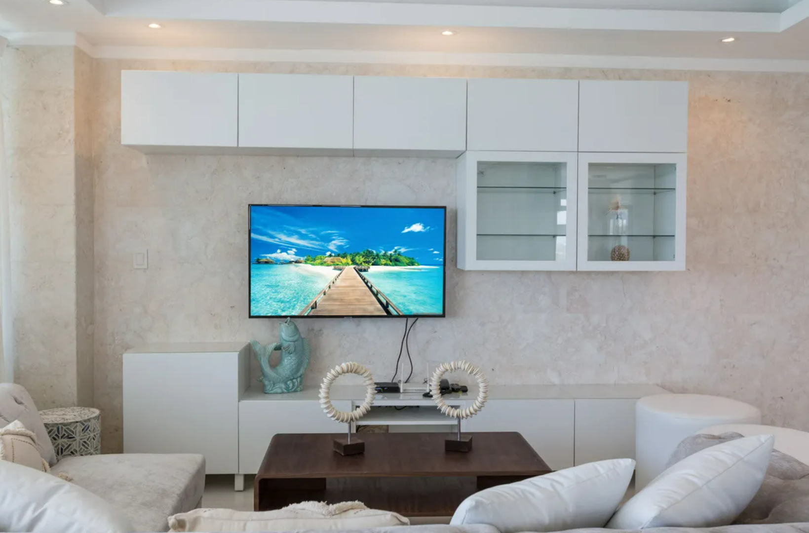 Beachfront 3 Bedroom Apartment For Sale In Exclusive Marbella - Image 1