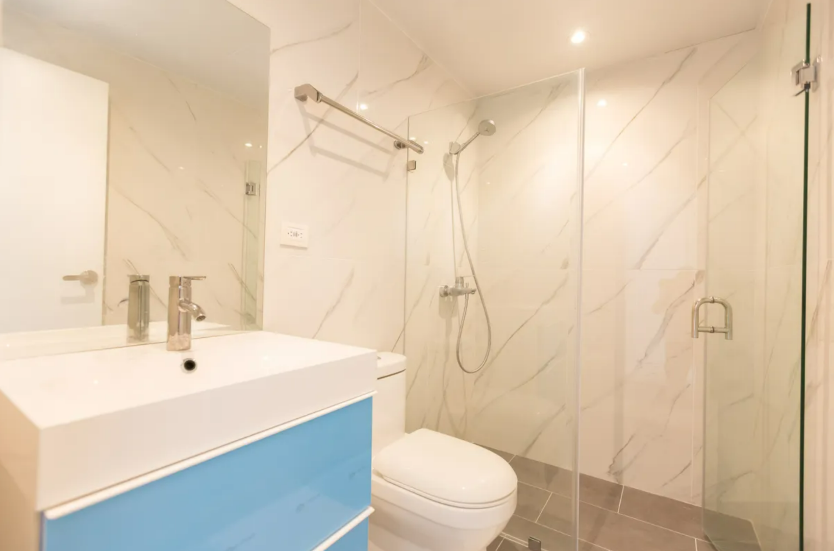 Beachfront 3 Bedroom Apartment For Sale In Exclusive Marbella - Image 2