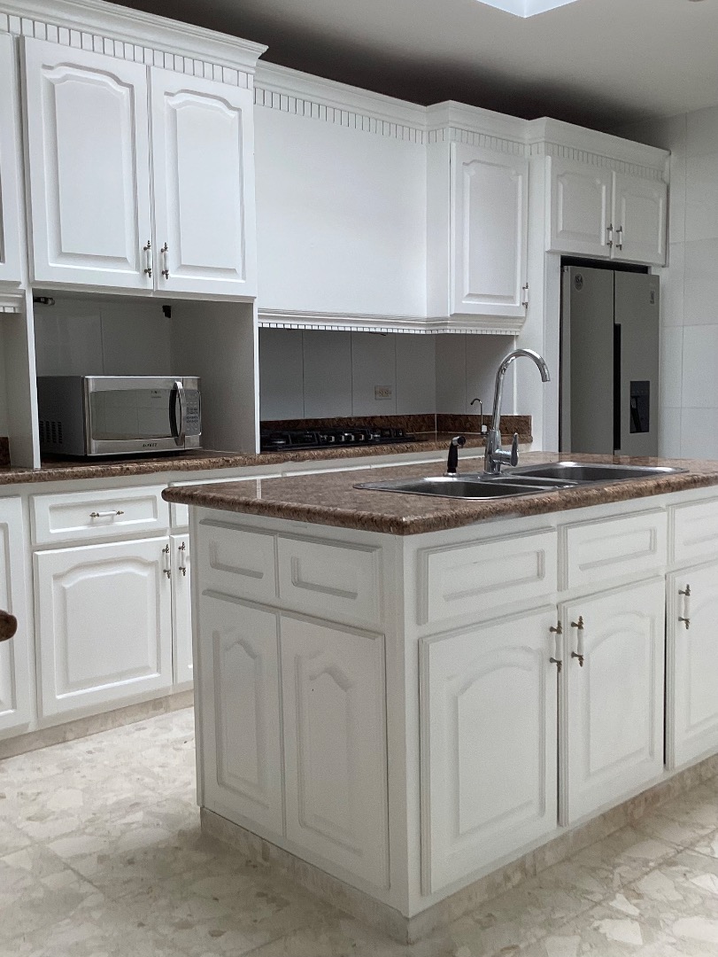 Huge Villa - Image 2