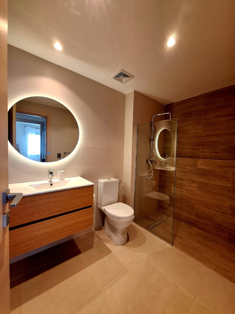 Luxurious 2-bedroom 2-bathroom Penthouse With Ocean-view Rooftop - Image 2