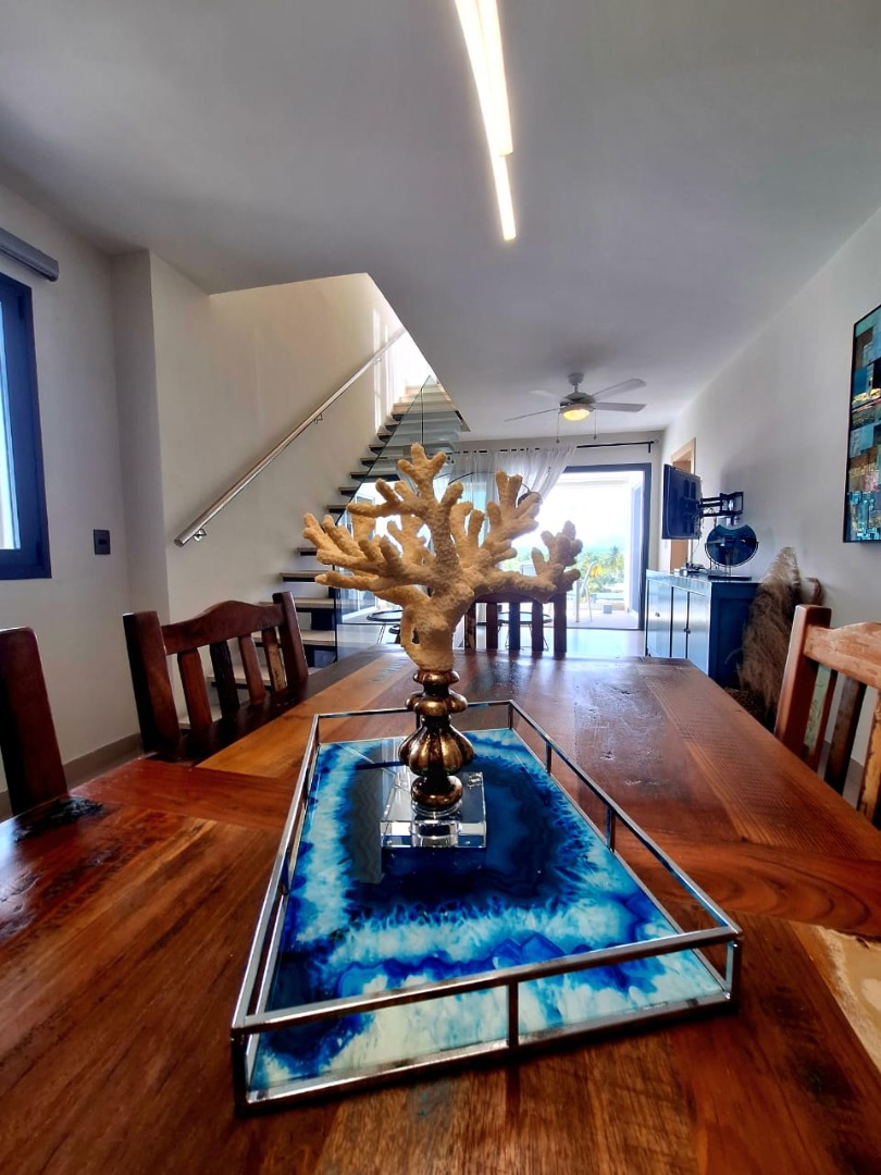 Luxurious 2-bedroom 2-bathroom Penthouse With Ocean-view Rooftop - Image 3