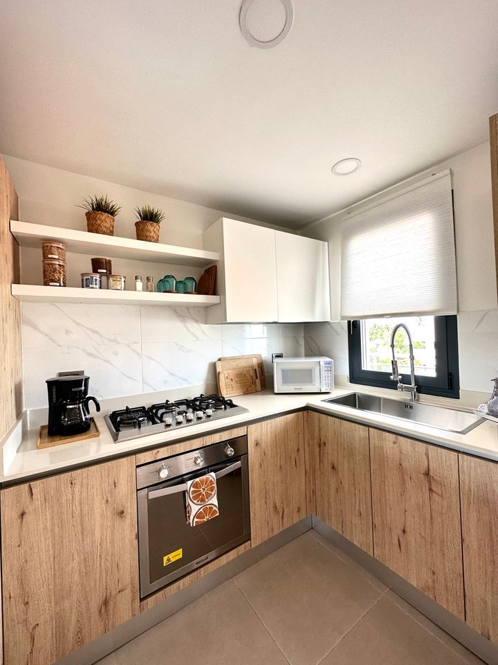 Luxurious 2 Bedroom Penthouse With Picuzzi - Image 1