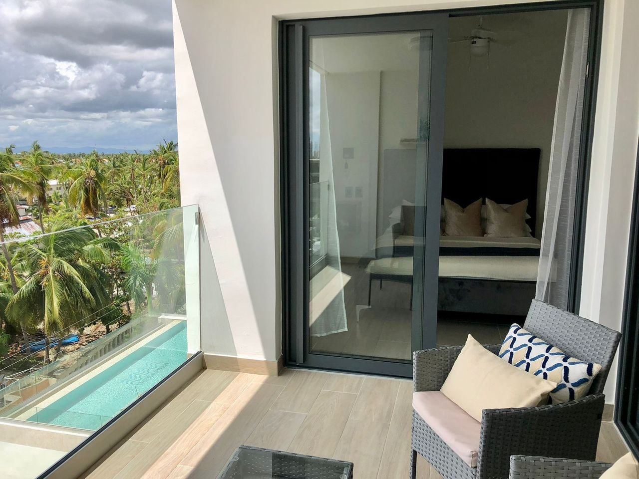 Luxurious 2 Bedroom Penthouse With Picuzzi - Image 3