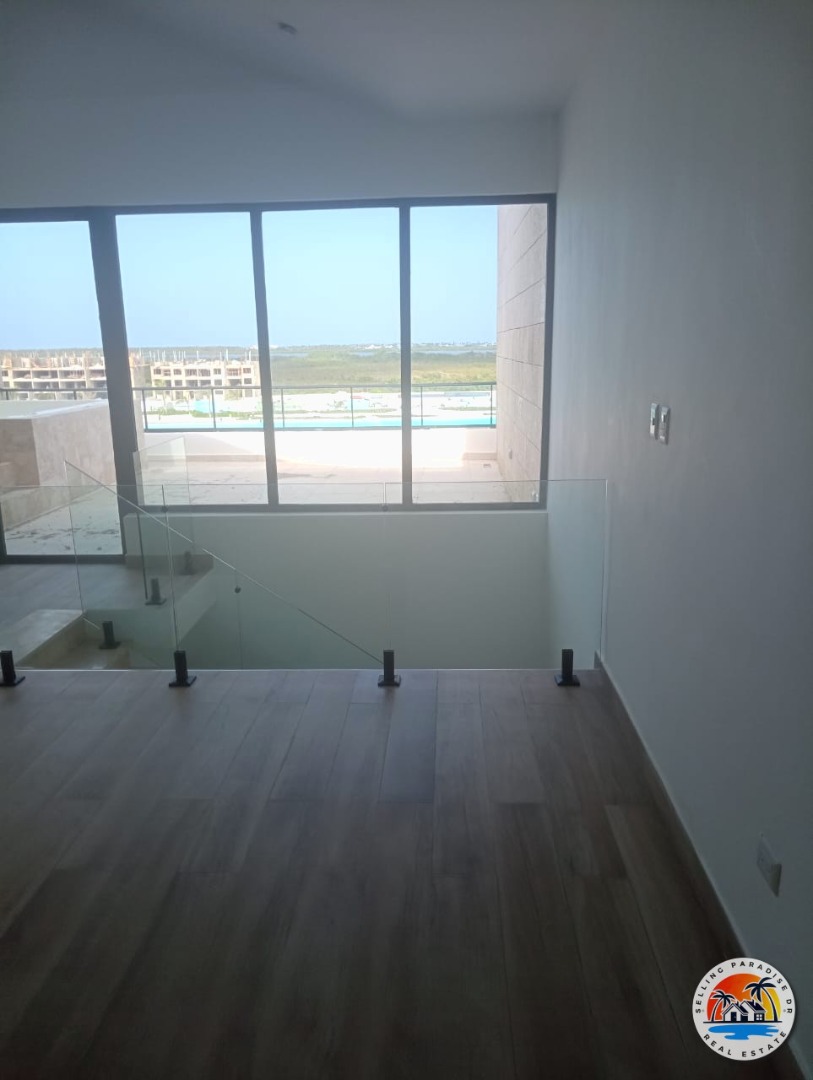 Penthouse - 3 Bedroom Plus Den - 2 Stories - 2450 Sq. Ft. - Image 4