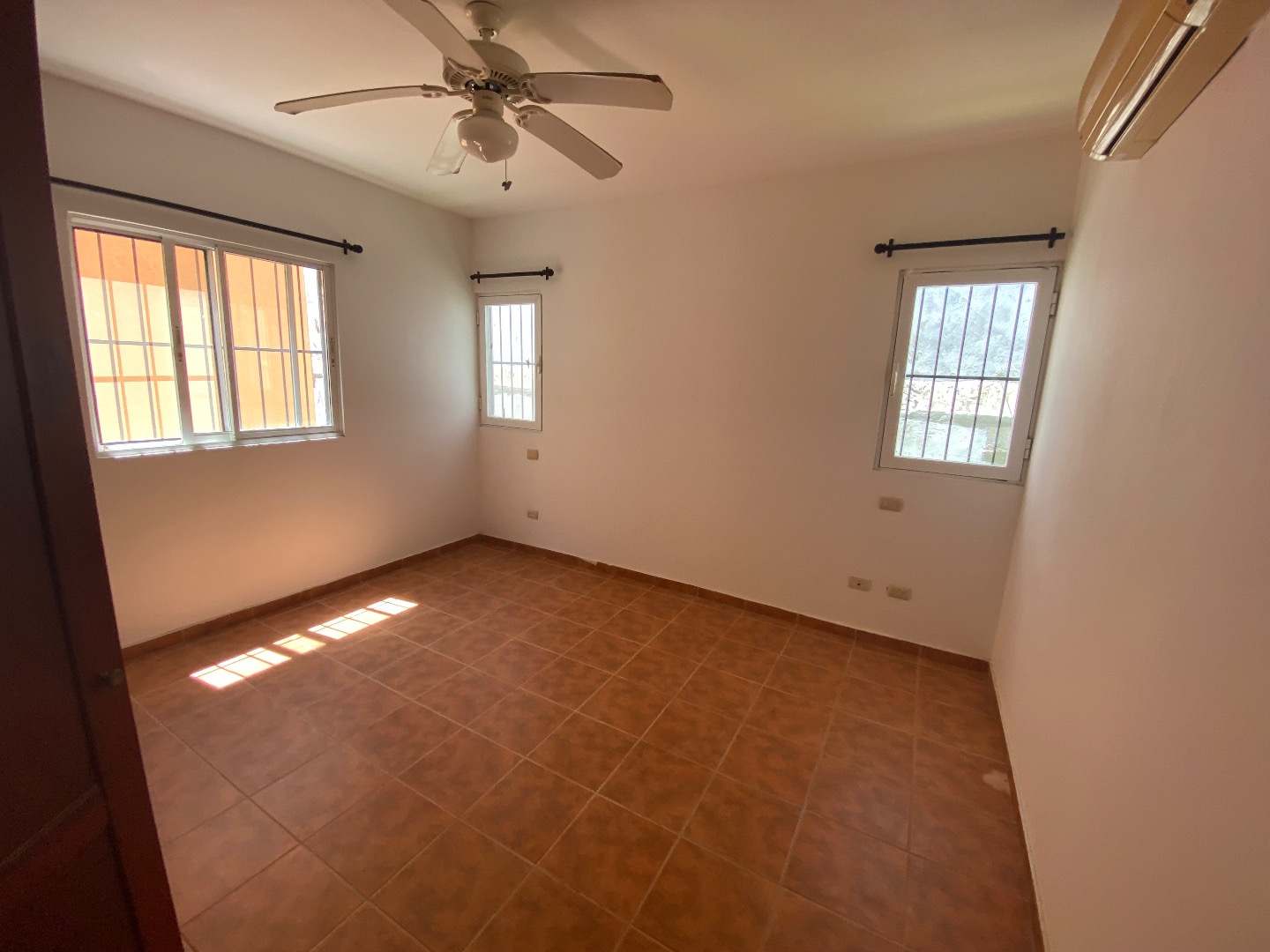 Gorgeous Penthouse In Los Corales - Image 2