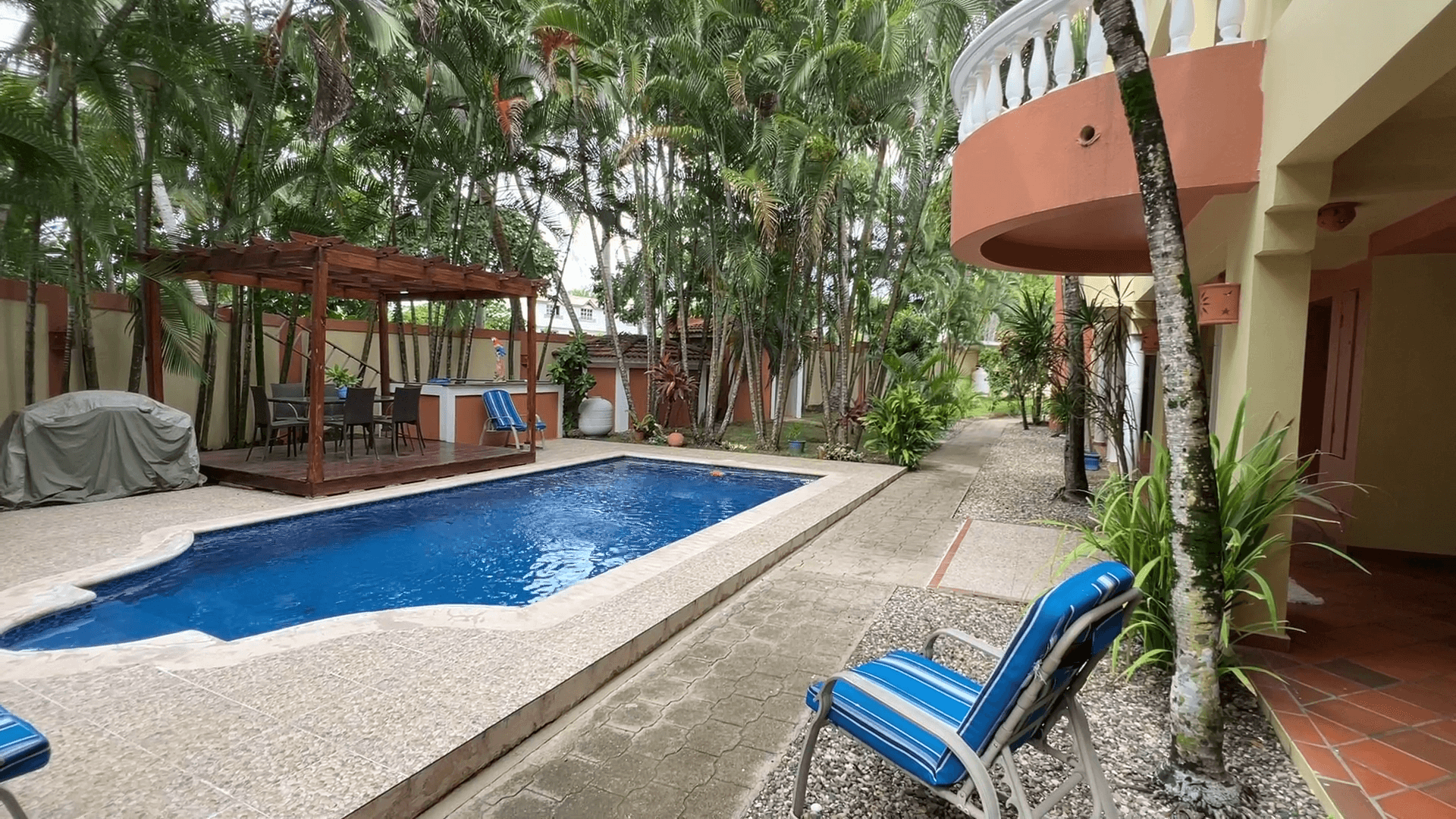 1 Bedroom Condo In With Ocean Views - Image 2