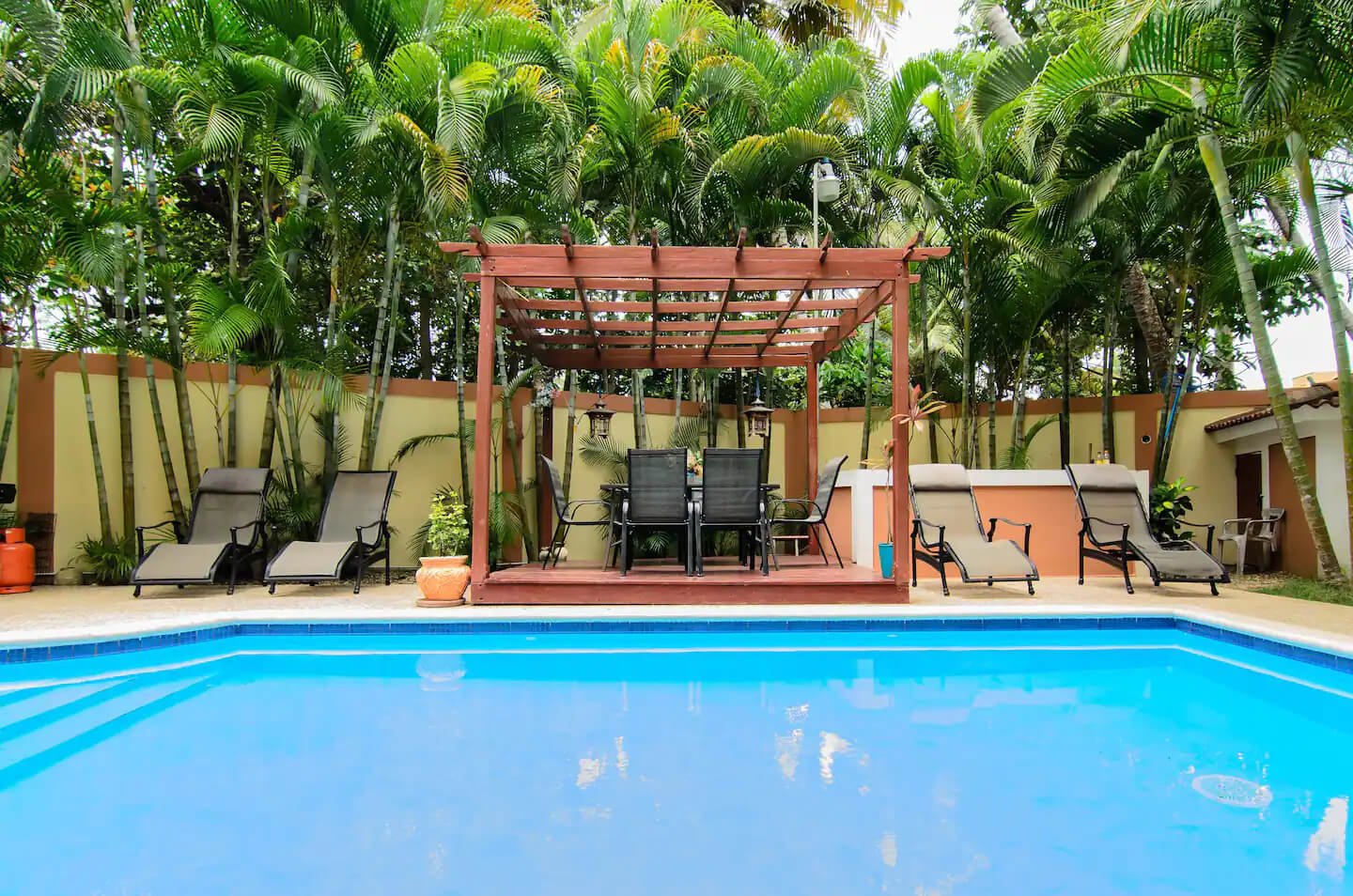 1 Bedroom Condo In With Ocean Views - Image 9