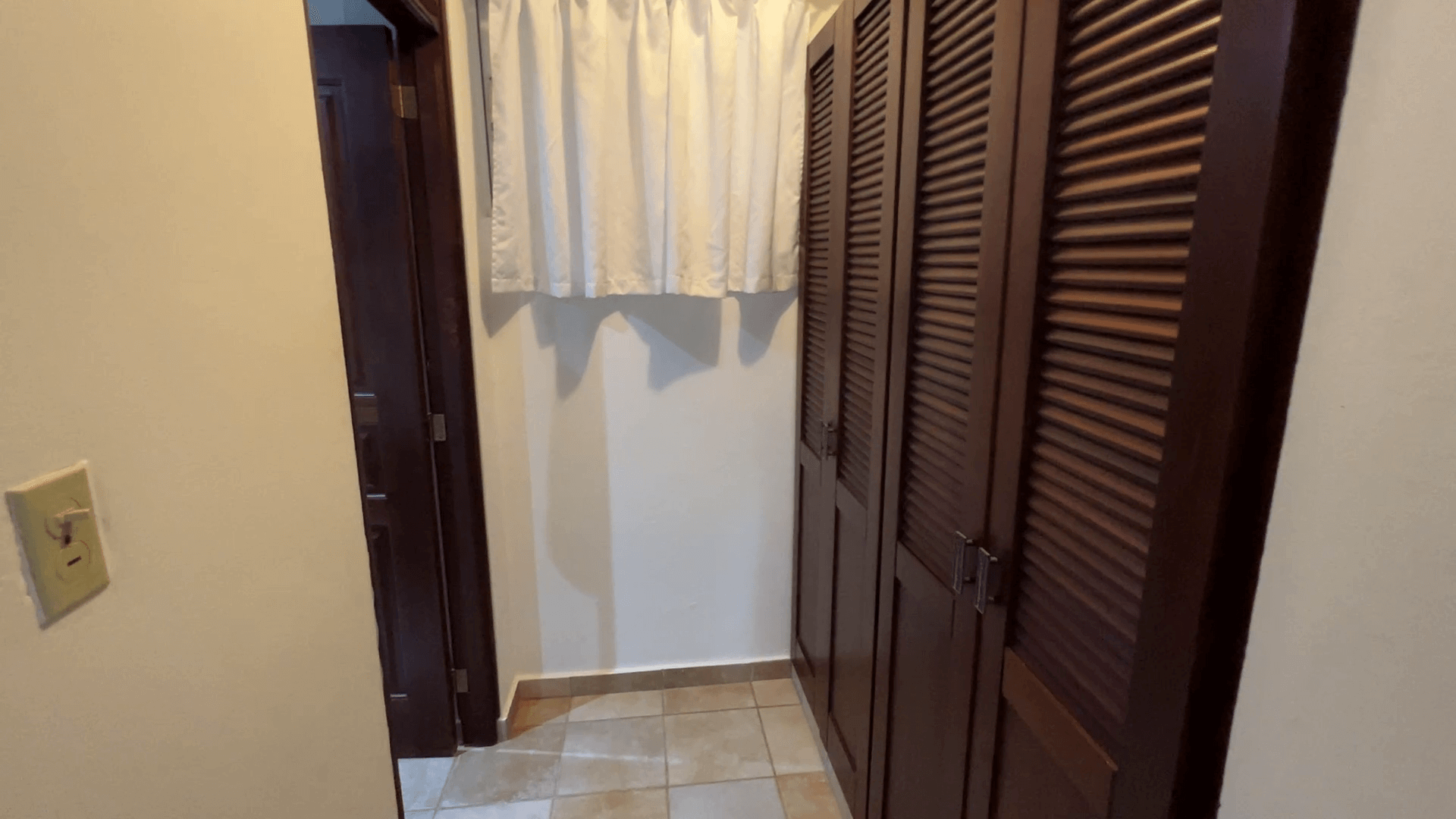 1 Bedroom Condo In With Ocean Views - Image 21