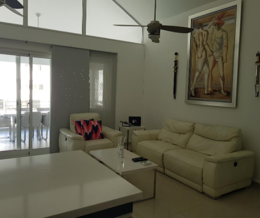Beautiful 2 Bedroom Penthouse 4 Minute Walk To White Sand Beach - Image 2
