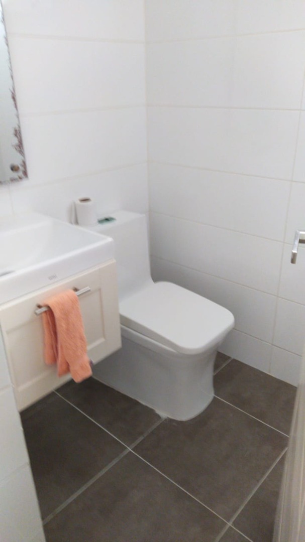 Large 4 Bedroom Villa With Ocean Views - Image 2