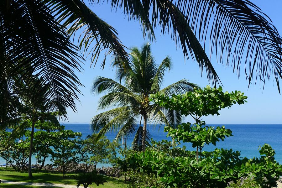 Spacious Beachfront Condo - Image 2