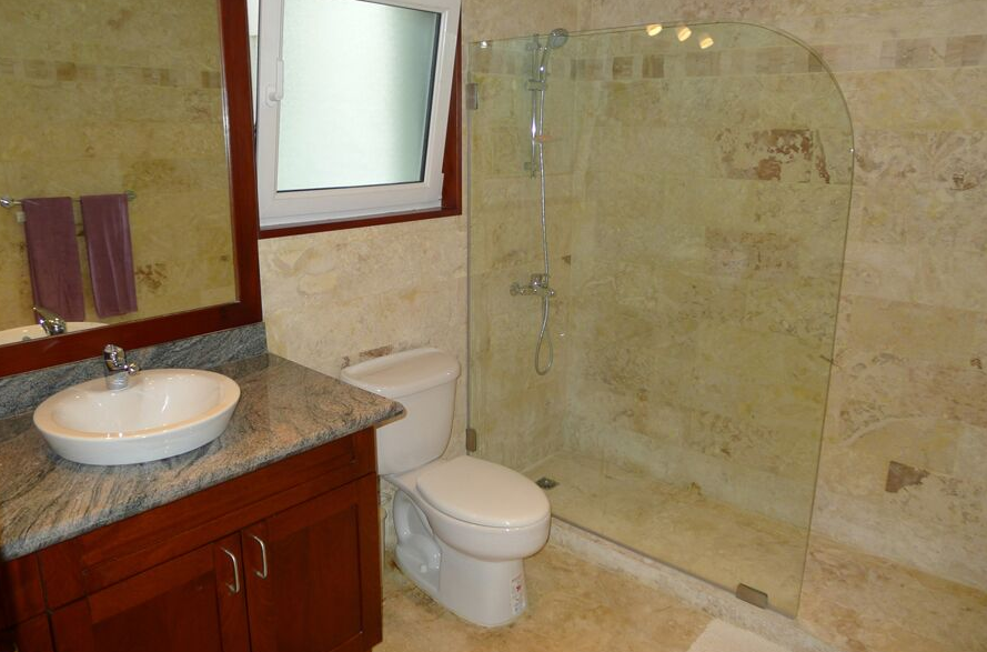 Spacious Beachfront Condo - Image 5