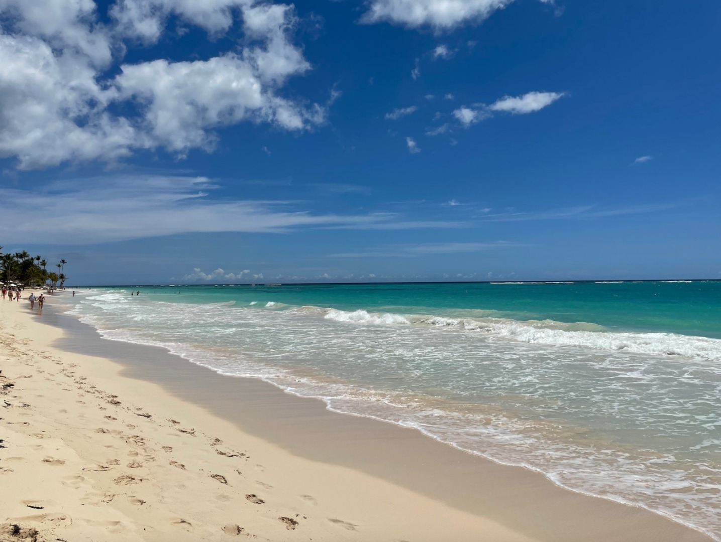 3 Bdr Villa With Private Beach Access - Image 2