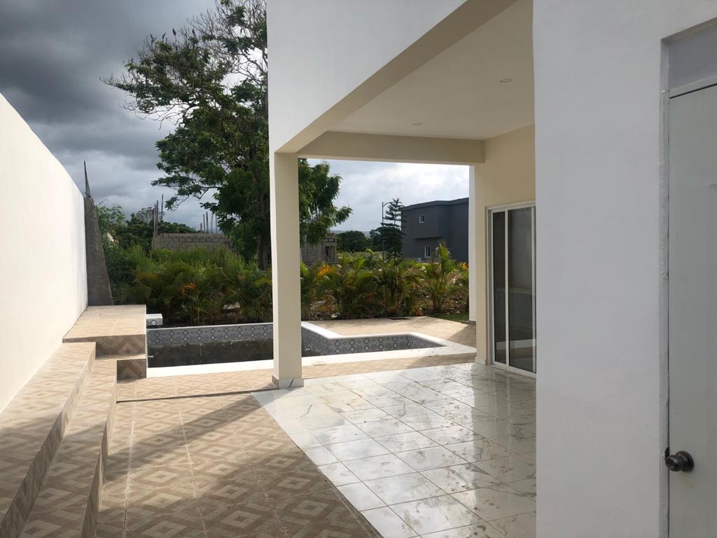Modern 3 Bedroom 3 Bath Villa - Image 3