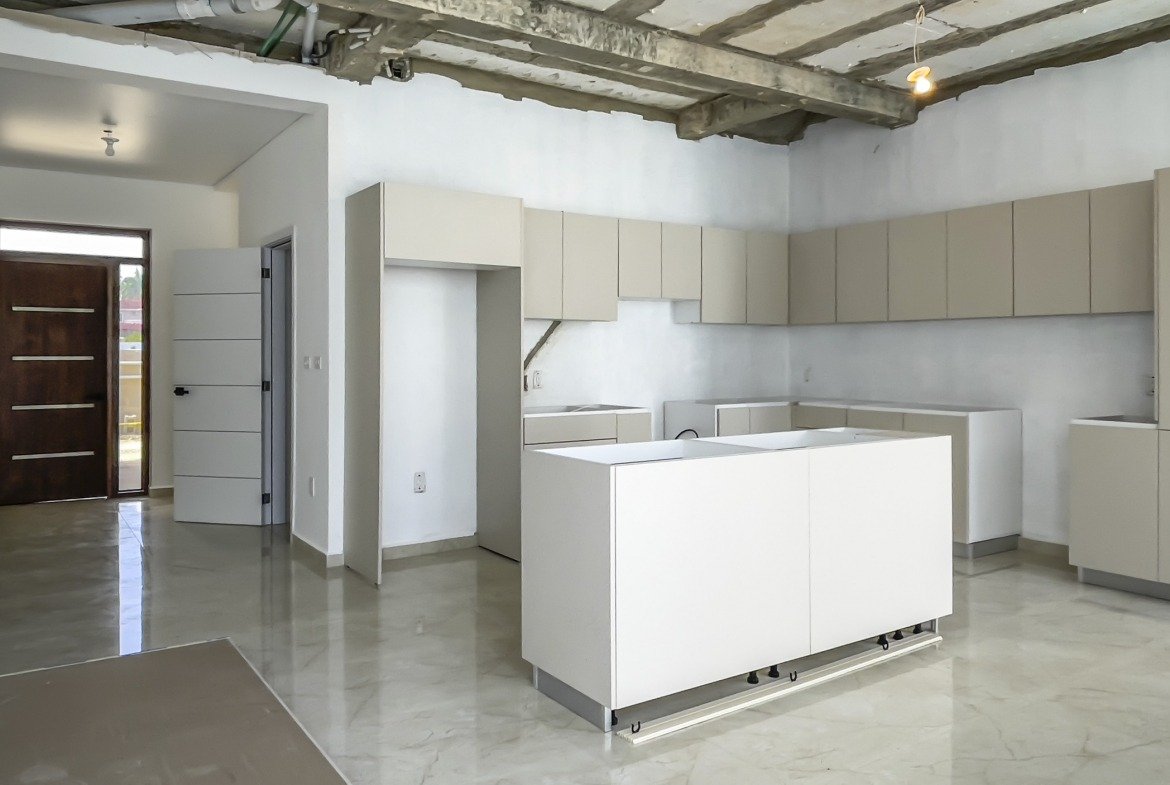 Modern 2 Bedroom Condo Steps To The Beach in Perla Marina - Image 2