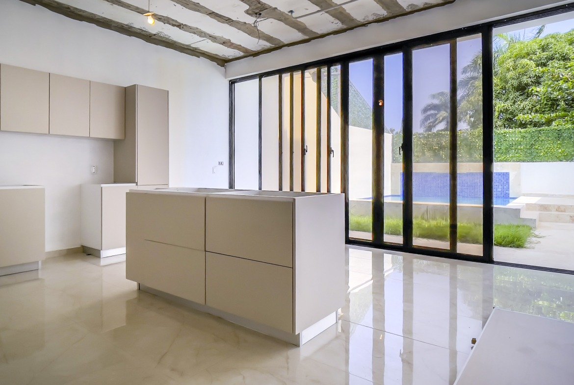 Modern 2 Bedroom Condo Steps To The Beach in Perla Marina - Image 3