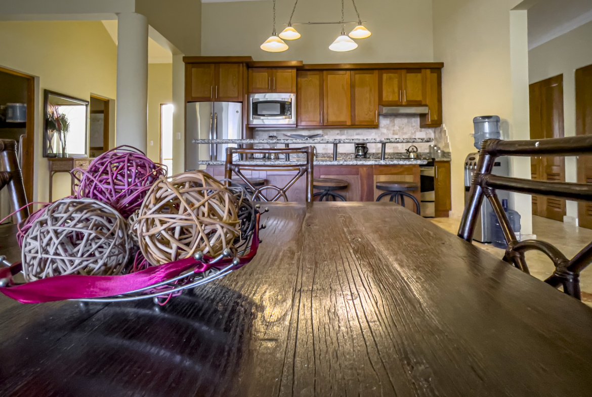 For Sale Stunning 3 Bedroom Condo Right On The Ocean - Image 5