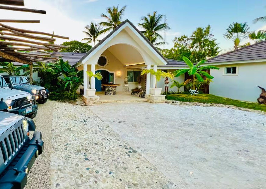 Beautiful 9-Bedroom Villa, Close To The Beach  - Image 5