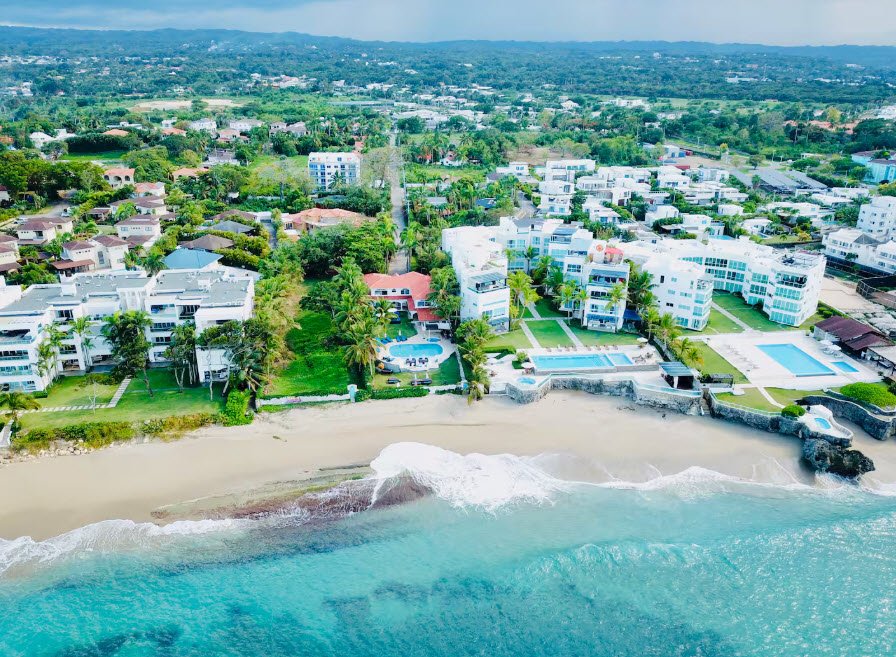 Beautiful 9-Bedroom Villa, Close To The Beach  - Image 4