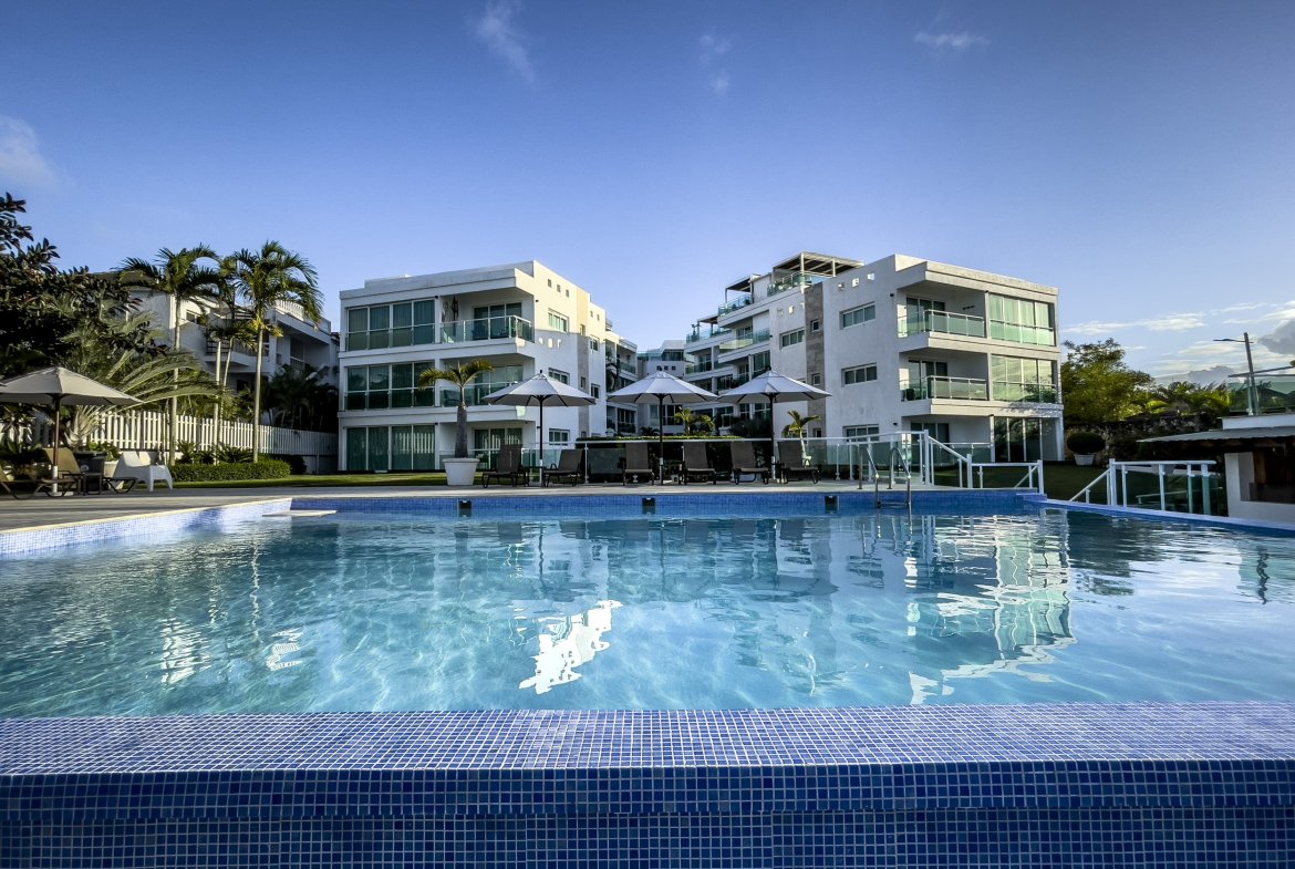 Beautiful Oceafront Condo - For Sale - Image 2
