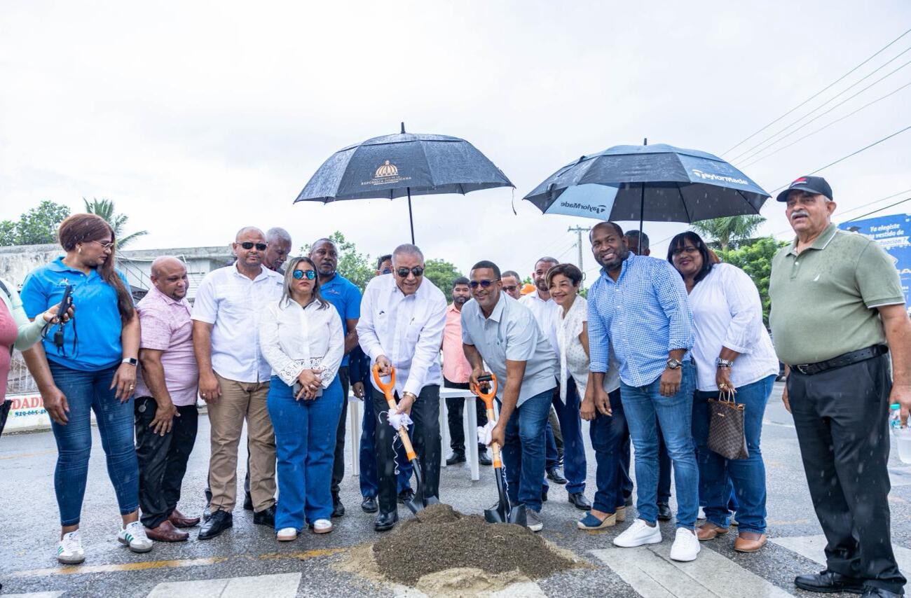 Dominican Officials Break Ground on Key Traffic Distributor