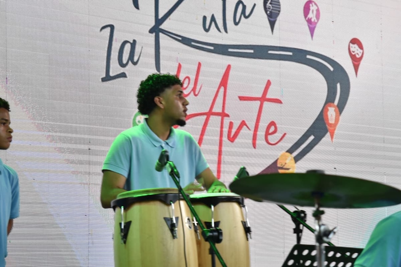 Dominican Students Showcase Artistic Talent in Macorís Exhibition