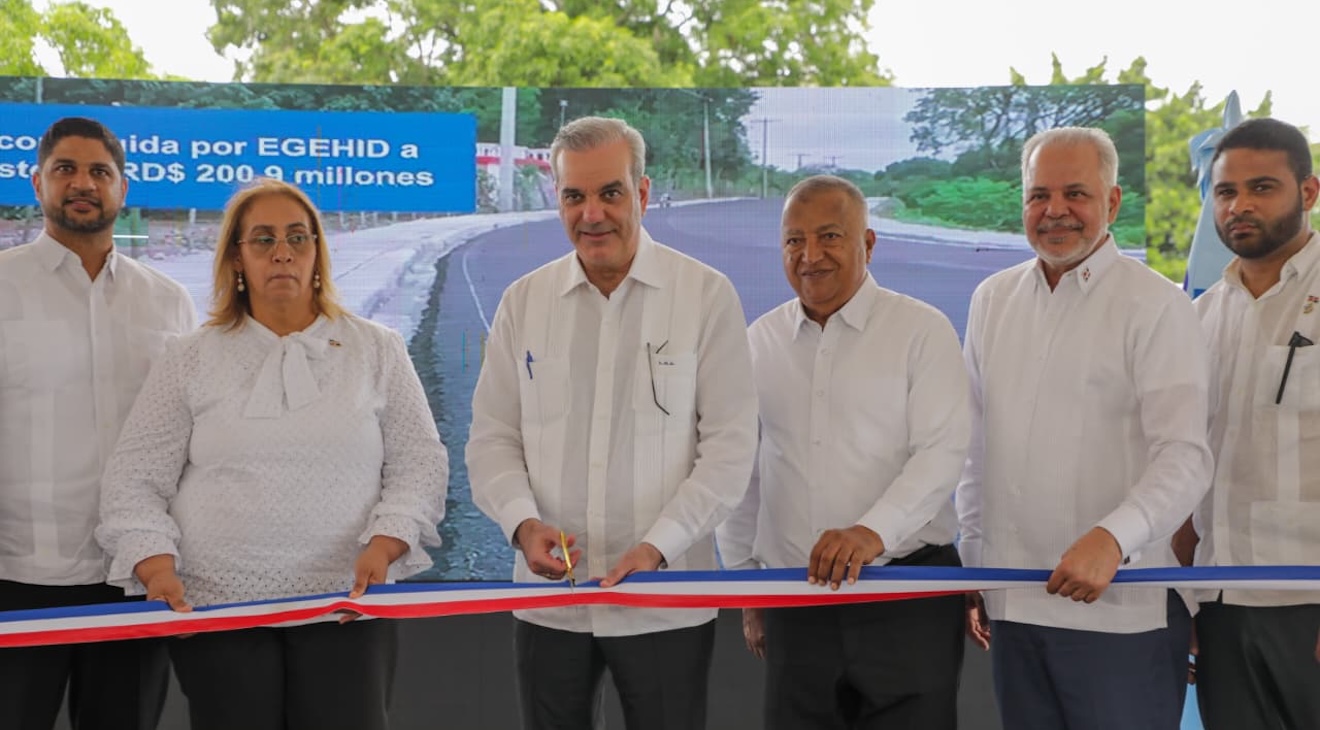 Dominican President Opens Key Road, Fulfilling 40-Year Promise