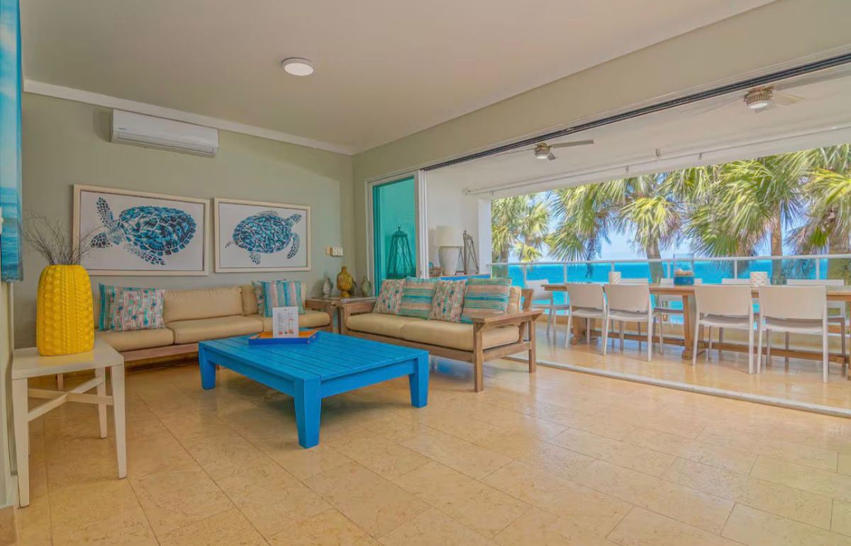 Beach front Penthouse For sale. - Image 2