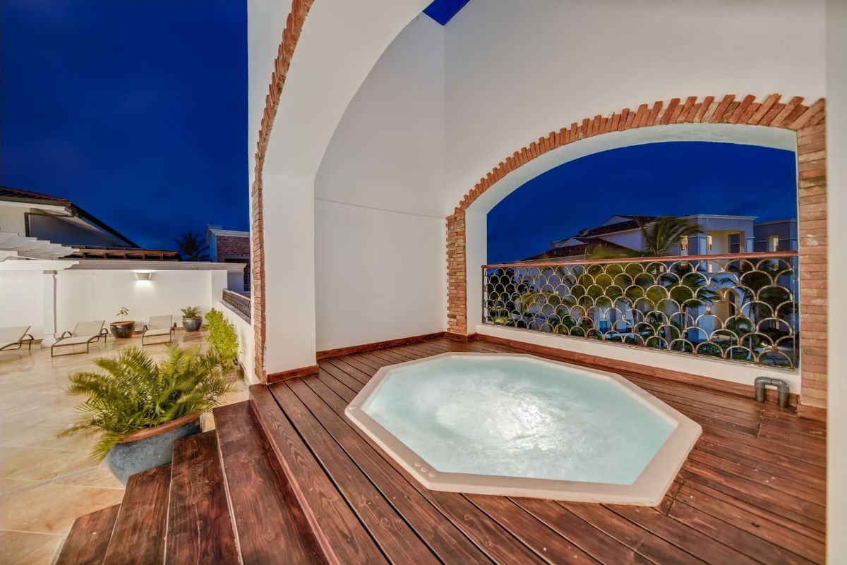 Oceanfront 4-Bedroom Luxury Penthouse in Fundadores, Marina Cap Cana with Private Rooftop & Panoramic Views - Image 2