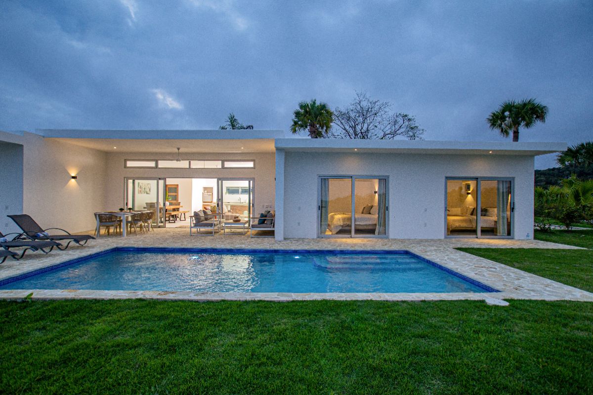 Luxury, peace and simplicity define this cozy nest - Image 4