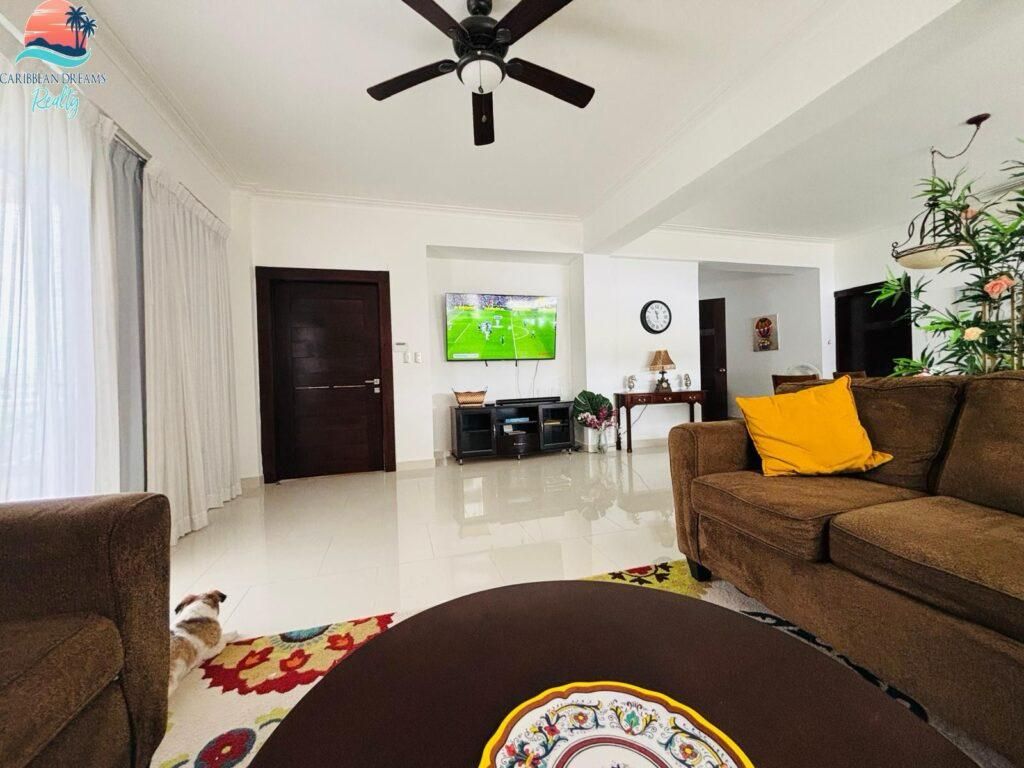 Spacious Top-Floor 2-Bedroom Apartment | Fully Furnished and Airbnb-Ready  - 4