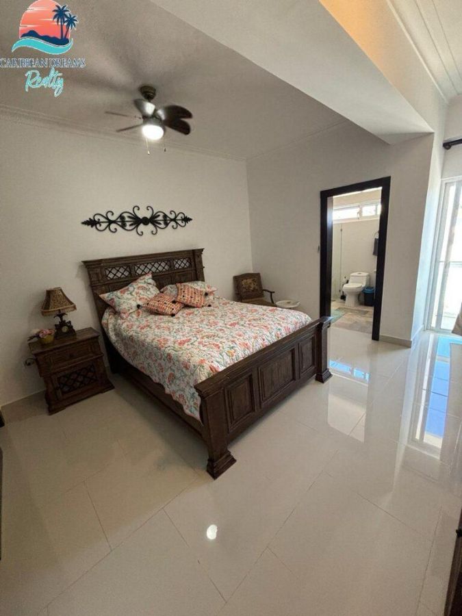 Spacious Top-Floor 2-Bedroom Apartment | Fully Furnished and Airbnb-Ready  - 3